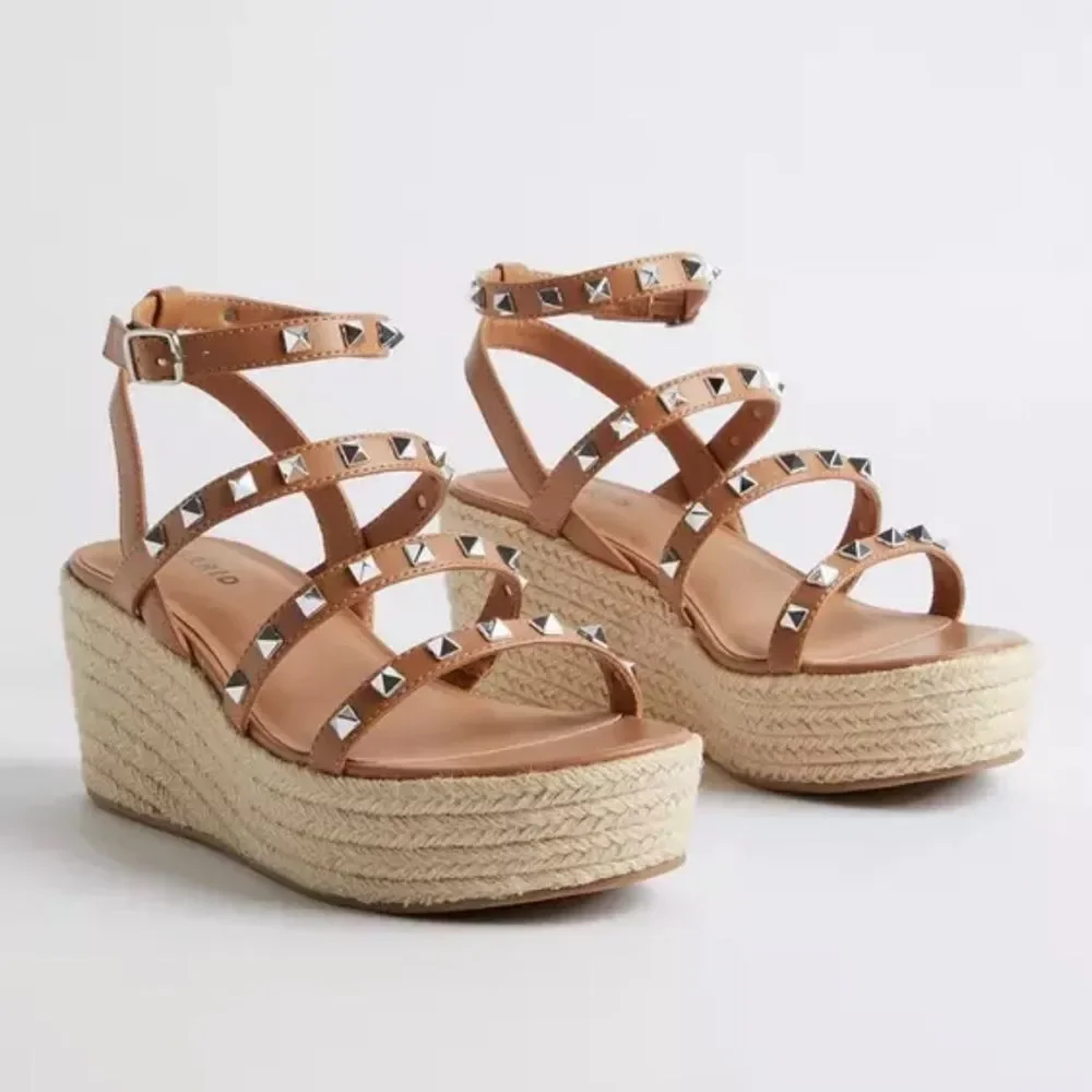 Studded Gladiator Flatform Sandal (WW)